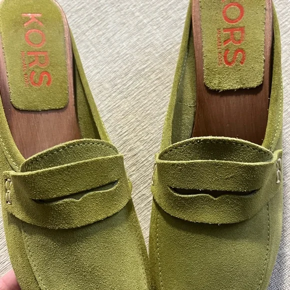 EUC Michael Kors Green Suede Clogs. Women's Size: 9. - Picture 4 of 12